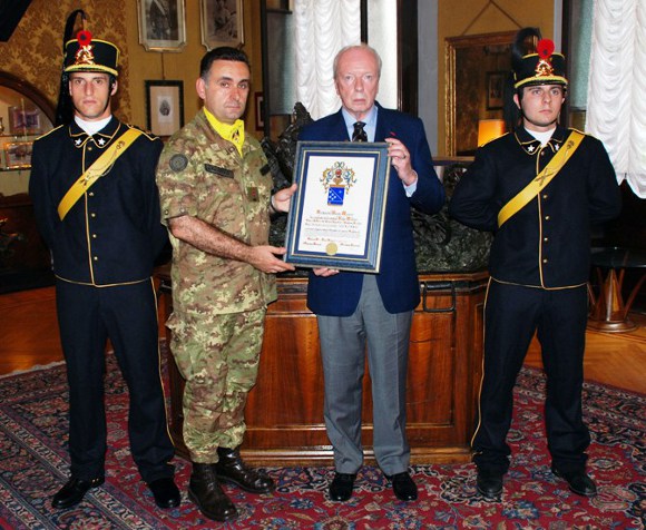 18 giugno 2007 - Il Reggimento Artiglieria a Cavallo «Socio d'Onore» dell'Istituto del Nastro Azzurro - Un momento della cerimonia 18 giugno 2007 - Il Reggimento Artiglieria a Cavallo «Socio d'Onore» dell'Istituto del Nastro Azzurro - Un momento della cerimonia