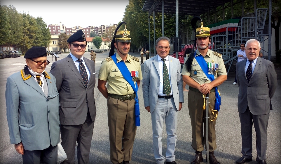 Da sinistra a destra: il 1° Cap. Pirani, presidente ANArtI Milano, l'Avv. Yuri Tartari, il Ten. Col. Cristiano Zappalà, il presidente nazionale Gen.D. Camillo de Milato, il Ten. Col. Antonio Ivano Romano, il Col. Donato Eramo.