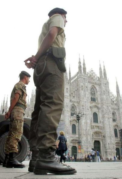 Militari delle Voloire nel servizio Strade Sicure a Milano
